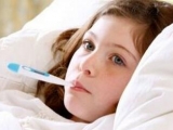生病了 孩子发烧应该吃什么呢？